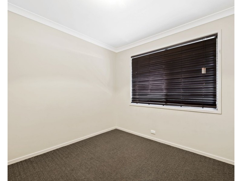 33 Hinkler Crescent, Wilsonton QLD 4350