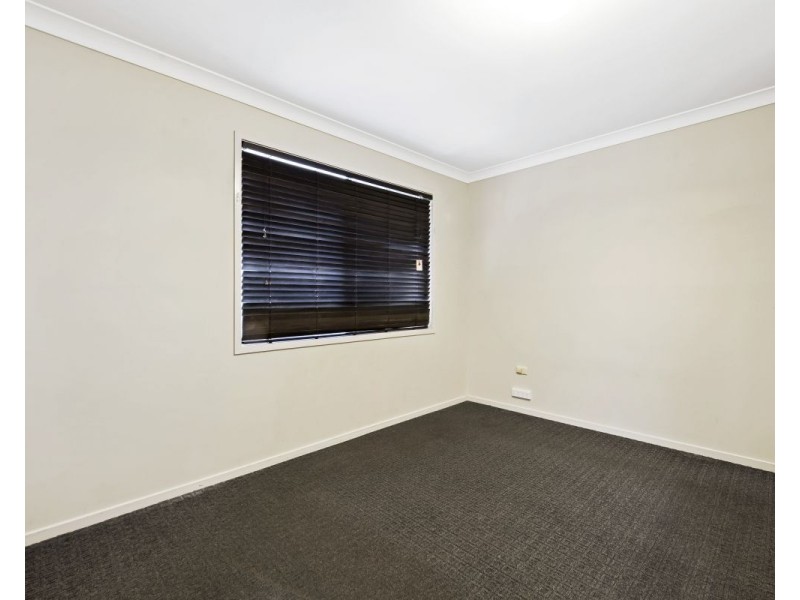 33 Hinkler Crescent, Wilsonton QLD 4350