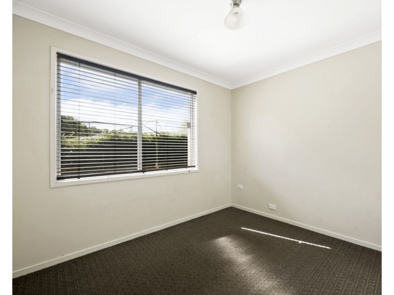 33 Hinkler Crescent, Wilsonton QLD 4350