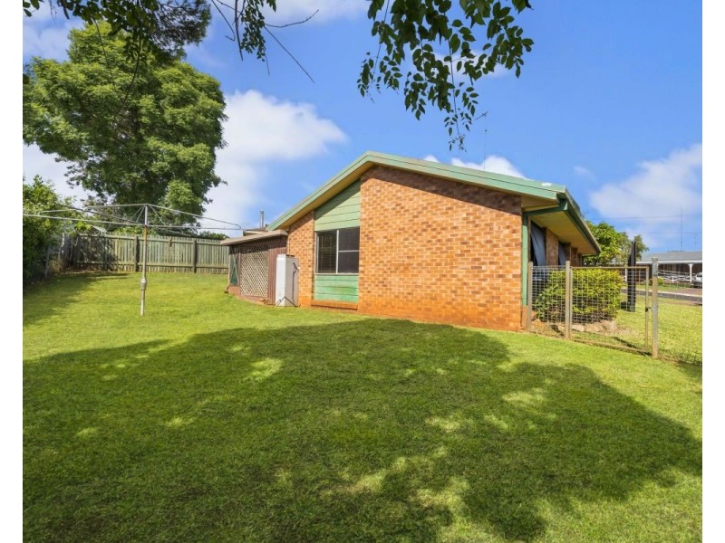 33 Hinkler Crescent, Wilsonton QLD 4350