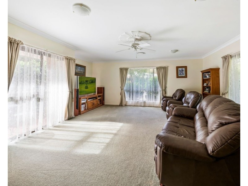 3 Greenway Court, Highfields QLD 4352