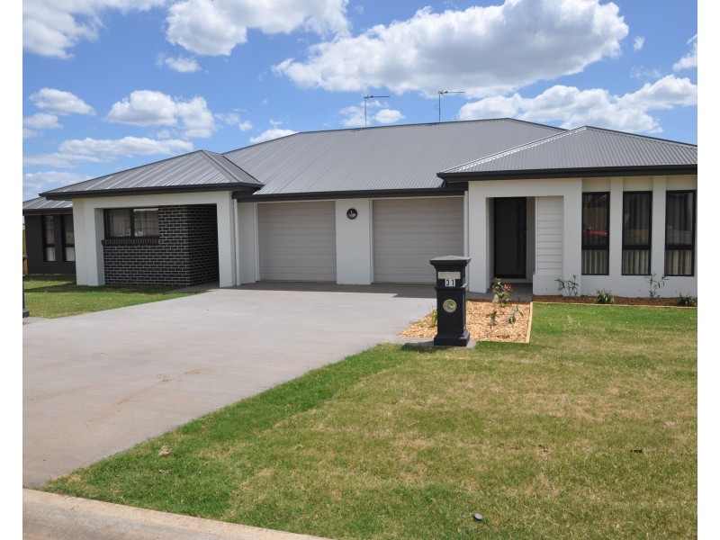 2/31 Weebah Place, Cambooya QLD 4358