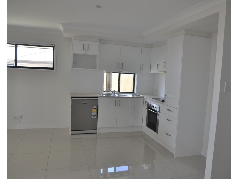 2/31 Weebah Place, Cambooya QLD 4358