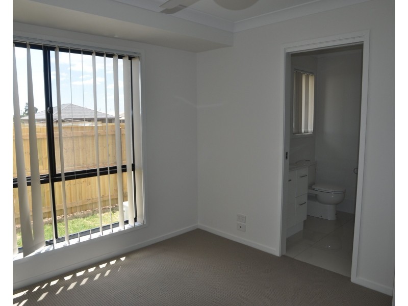 2/31 Weebah Place, Cambooya QLD 4358