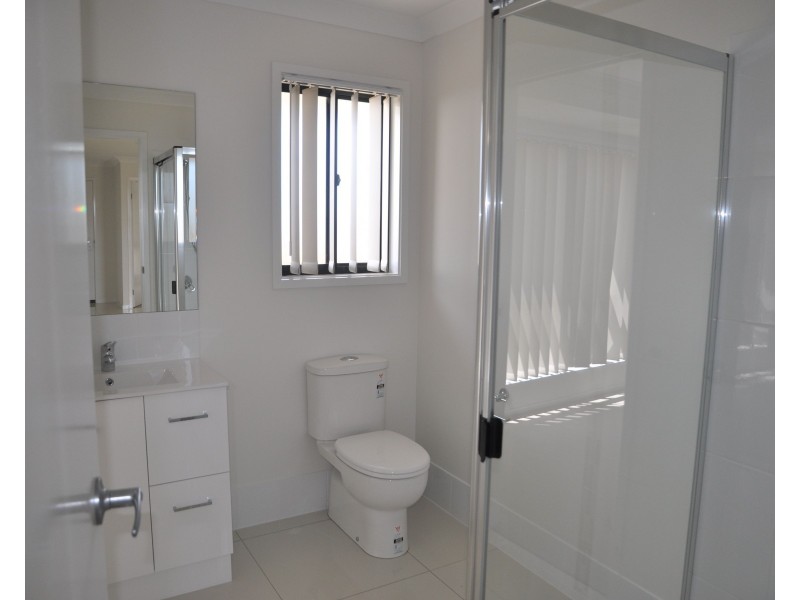 2/31 Weebah Place, Cambooya QLD 4358