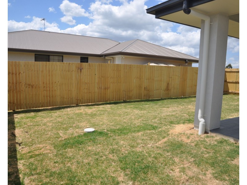 2/31 Weebah Place, Cambooya QLD 4358