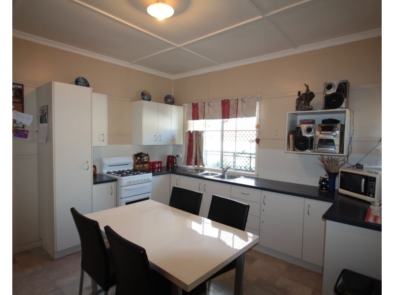 14 Elizabeth Street, South Toowoomba QLD 4350