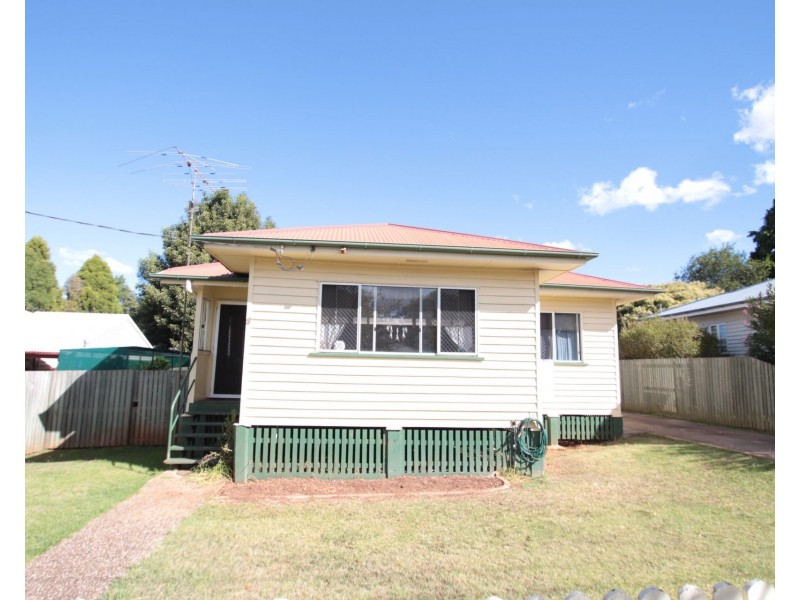 14 Elizabeth Street, South Toowoomba QLD 4350