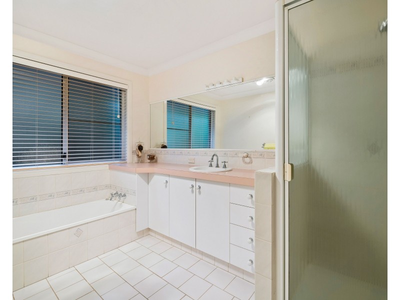 5 General Gordon Court, Cotswold Hills QLD 4350