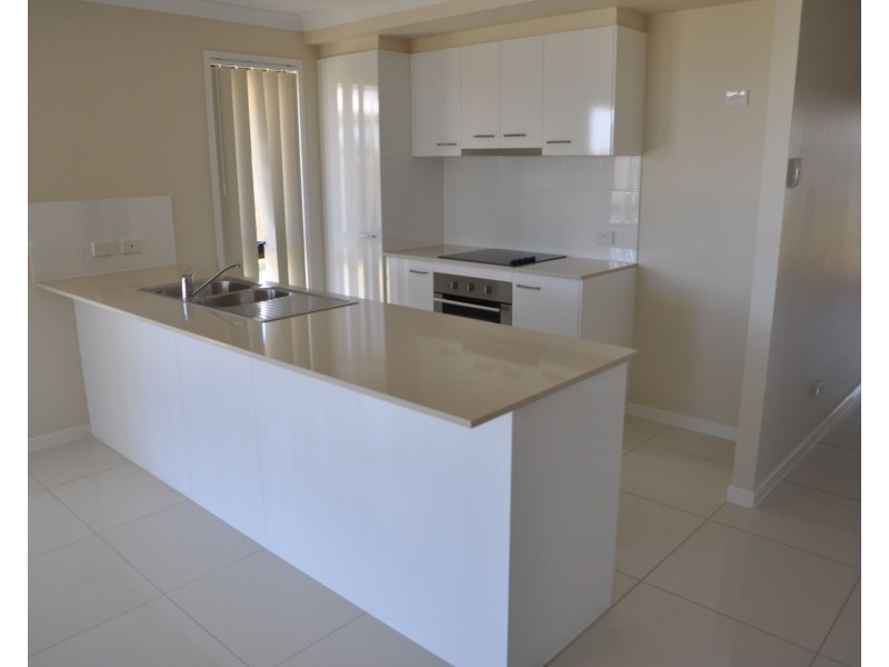 1/8 Weebah Place, Cambooya QLD 4358