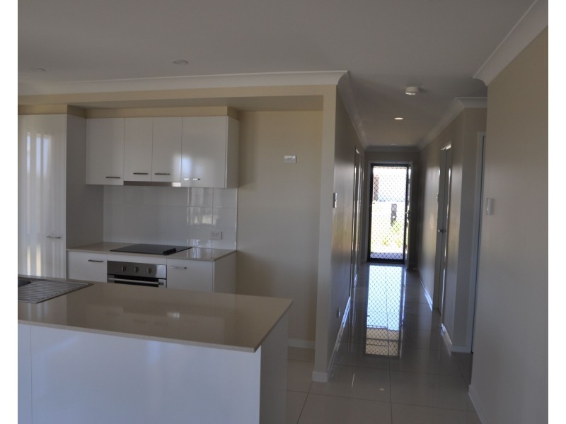 1/8 Weebah Place, Cambooya QLD 4358