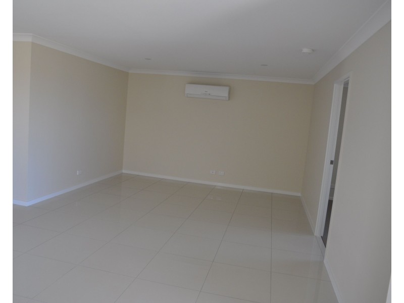 1/8 Weebah Place, Cambooya QLD 4358