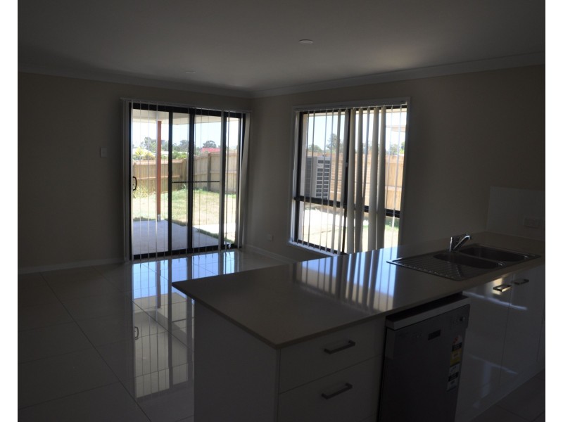 1/8 Weebah Place, Cambooya QLD 4358