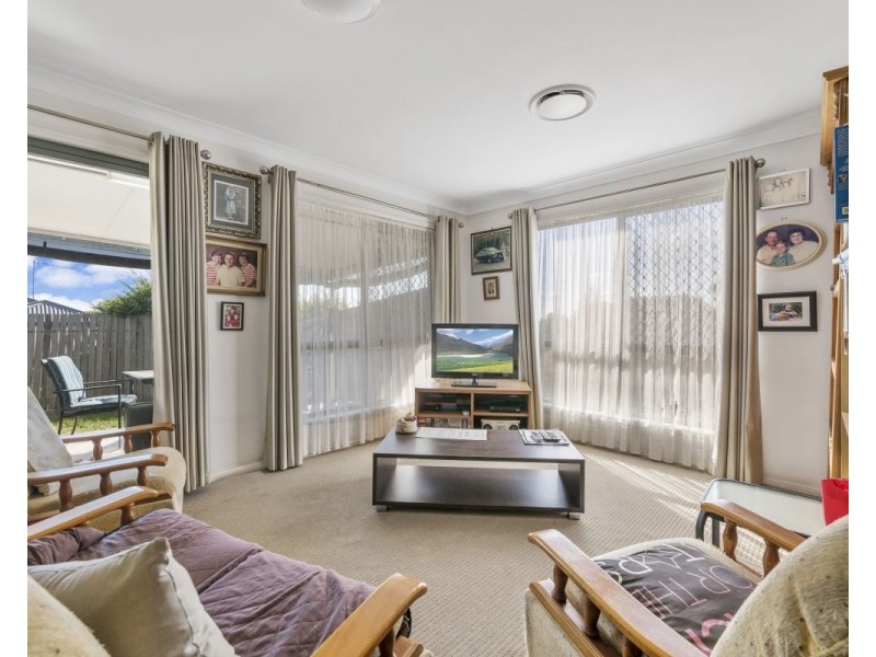 2/4 Sunset Drive, Glenvale QLD 4350
