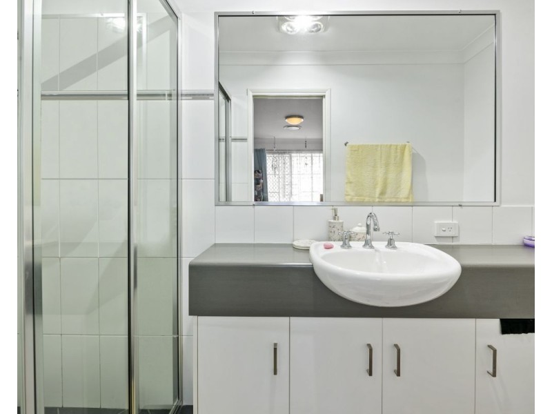 2/4 Sunset Drive, Glenvale QLD 4350