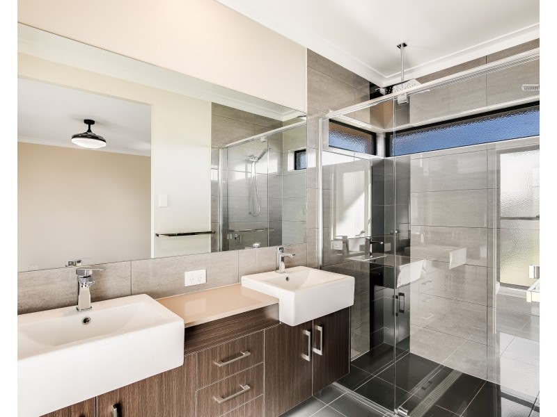 15 Yarrow Close, Middle Ridge QLD 4350