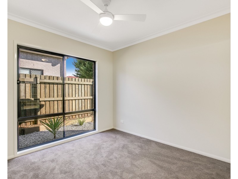 15 Yarrow Close, Middle Ridge QLD 4350