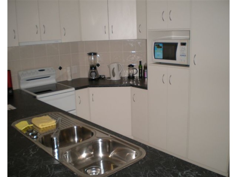 2/6 Victory Street, Newtown QLD 4350