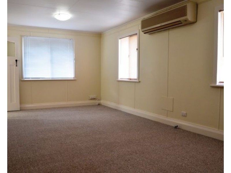 9 Knight Street, North Toowoomba QLD 4350