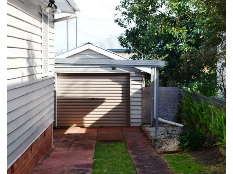 9 Knight Street, North Toowoomba QLD 4350