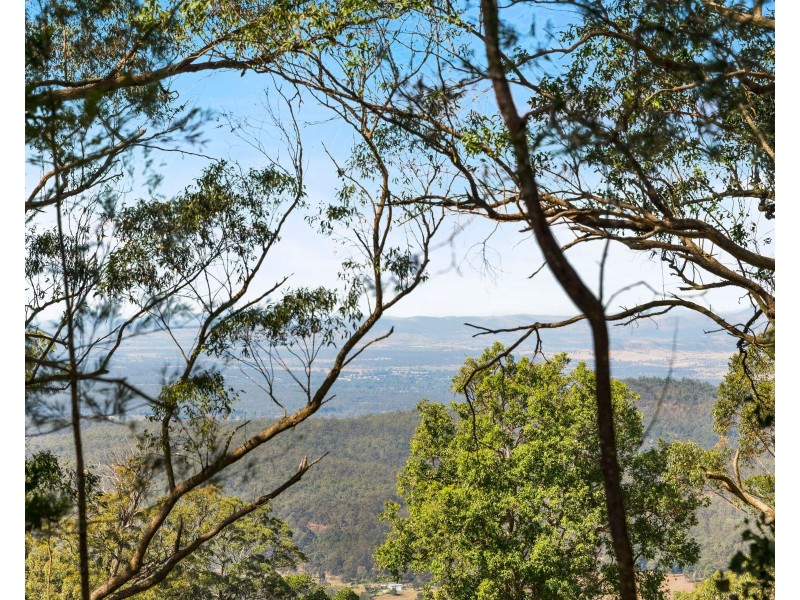 9 Escarpment Avenue, Cabarlah QLD 4352