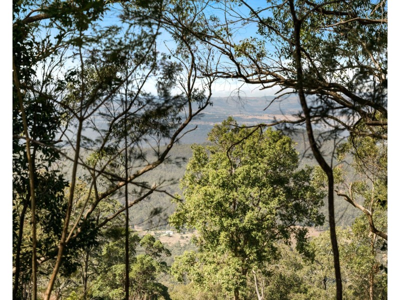 9 Escarpment Avenue, Cabarlah QLD 4352