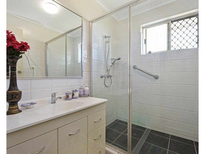 2/327 Hume Street, South Toowoomba QLD 4350