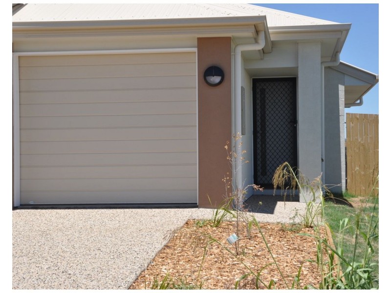 2/11 Wongalee Place, Cambooya QLD 4358
