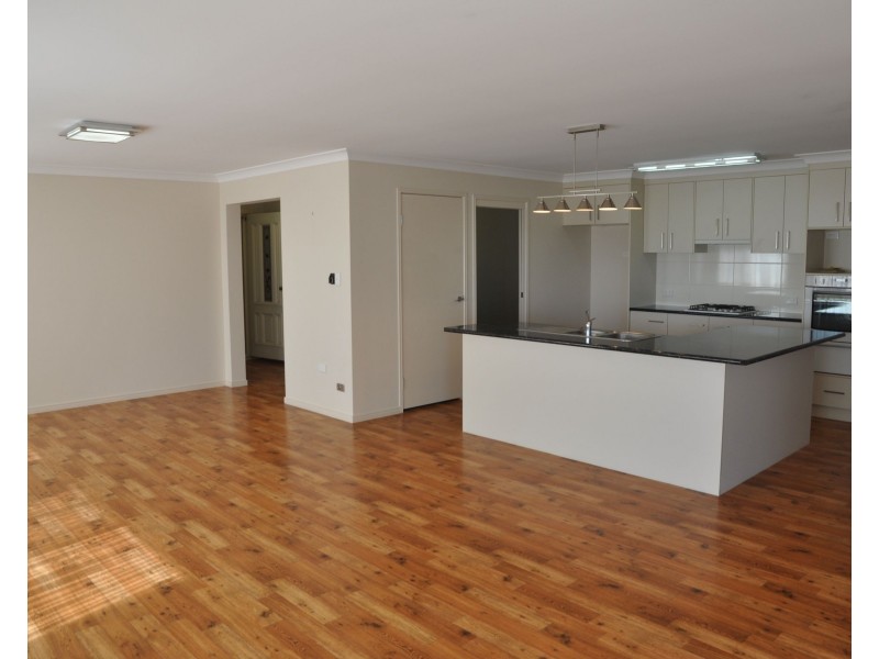 1 Fallon Drive, Middle Ridge QLD 4350