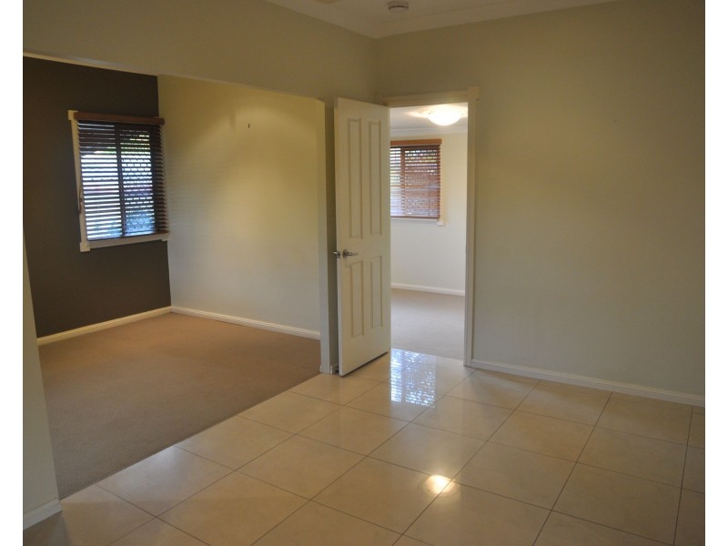 2 Underwood Crescent, Harristown QLD 4350