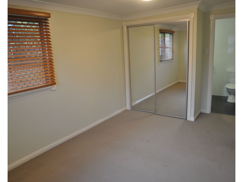 2 Underwood Crescent, Harristown QLD 4350
