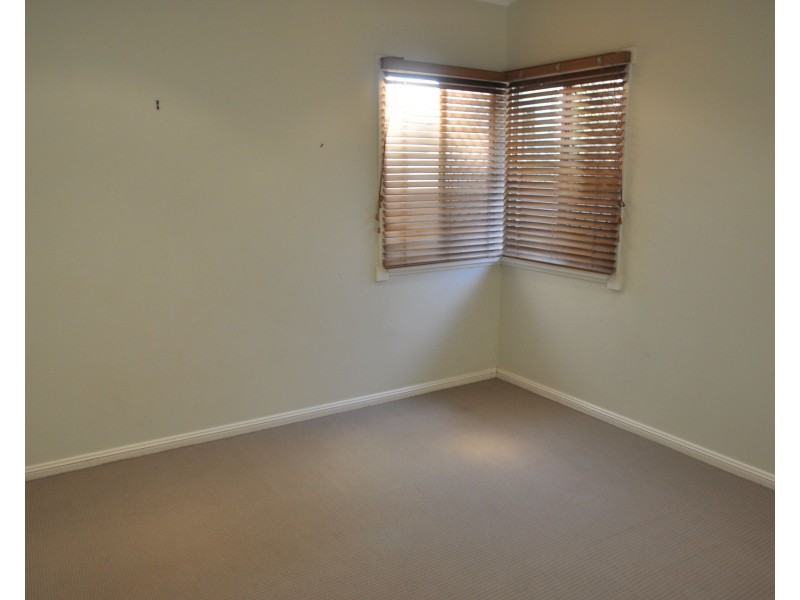 2 Underwood Crescent, Harristown QLD 4350