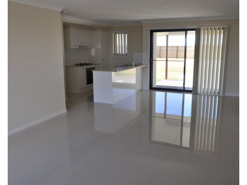 33 Tarcoola Street, Wyreema QLD 4352