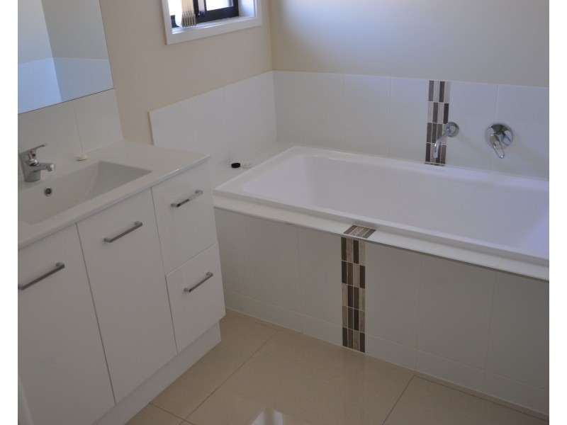 33 Tarcoola Street, Wyreema QLD 4352