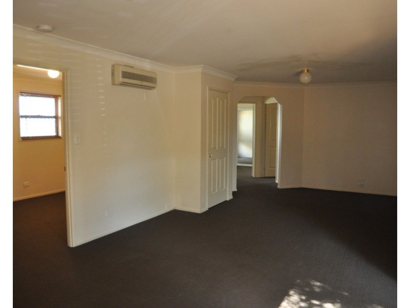 2/396 West Street, Kearneys Spring QLD 4350