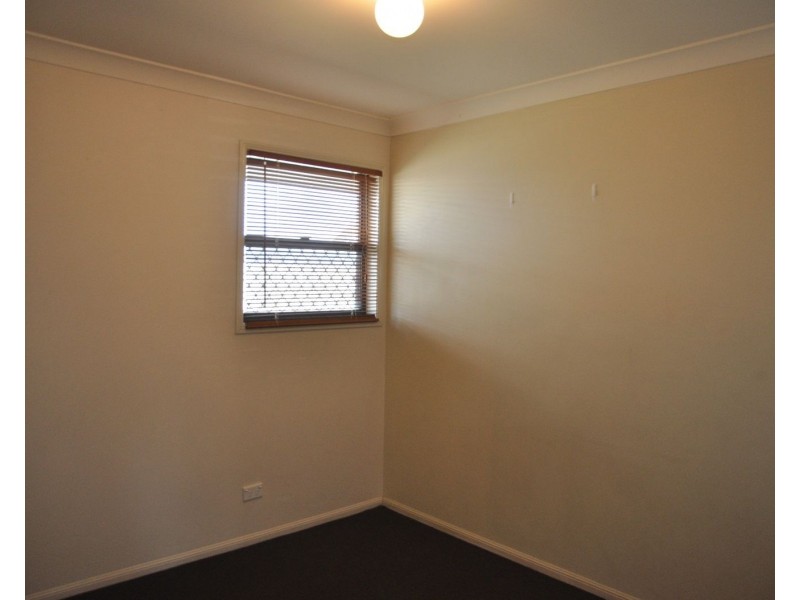 2/396 West Street, Kearneys Spring QLD 4350