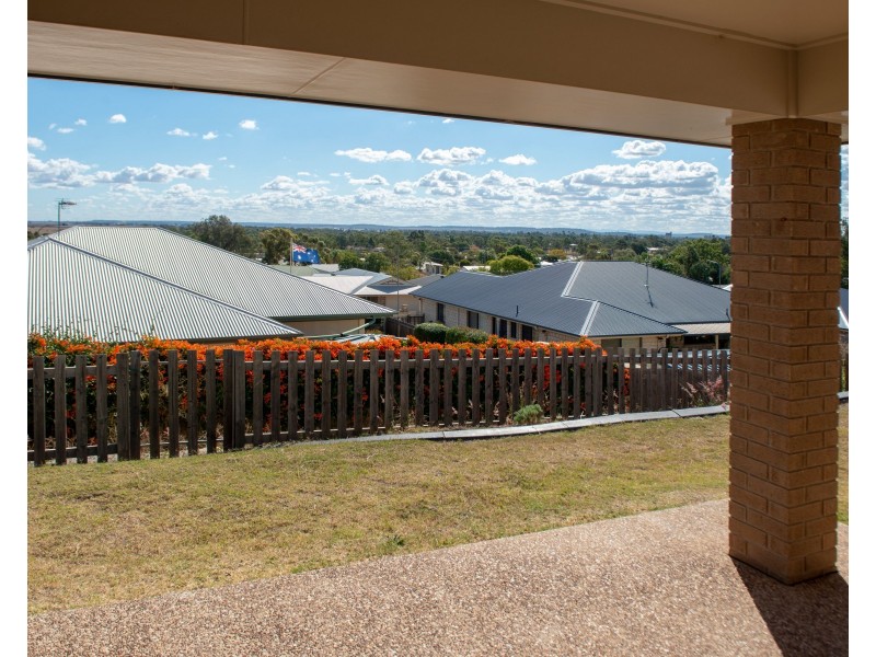 5 Mountain View Drive, Oakey QLD 4401