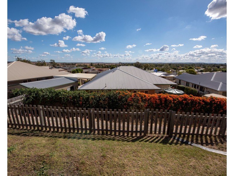 5 Mountain View Drive, Oakey QLD 4401