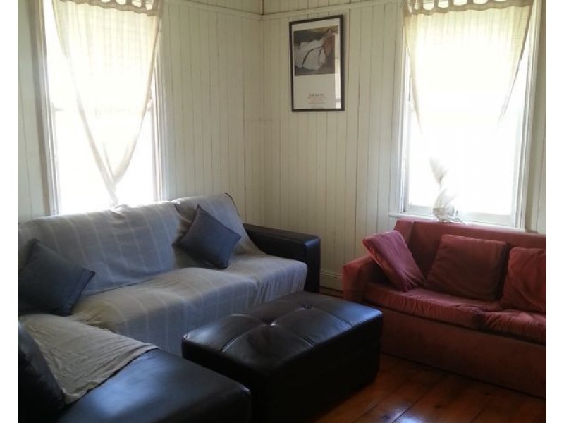 14 Albert Street, Newtown QLD 4350