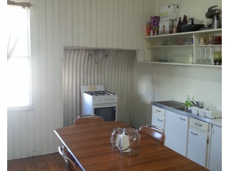 14 Albert Street, Newtown QLD 4350