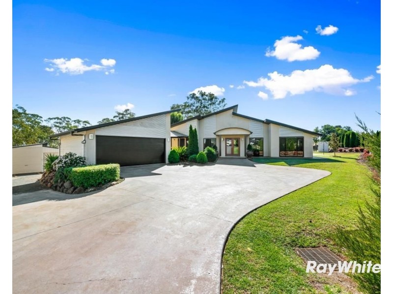 8 Oakdale Place, Highfields QLD 4352