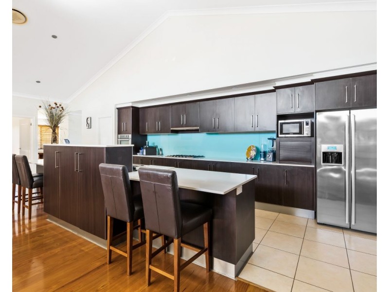 8 Oakdale Place, Highfields QLD 4352