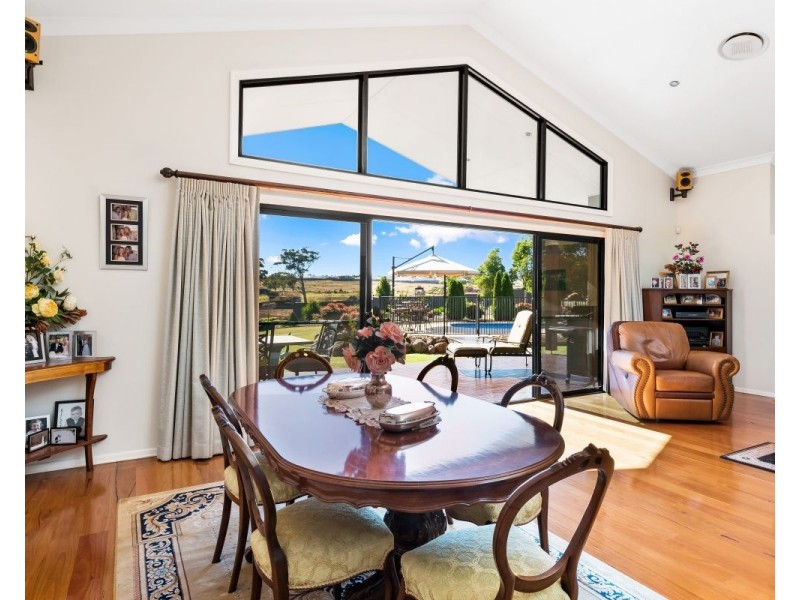 8 Oakdale Place, Highfields QLD 4352