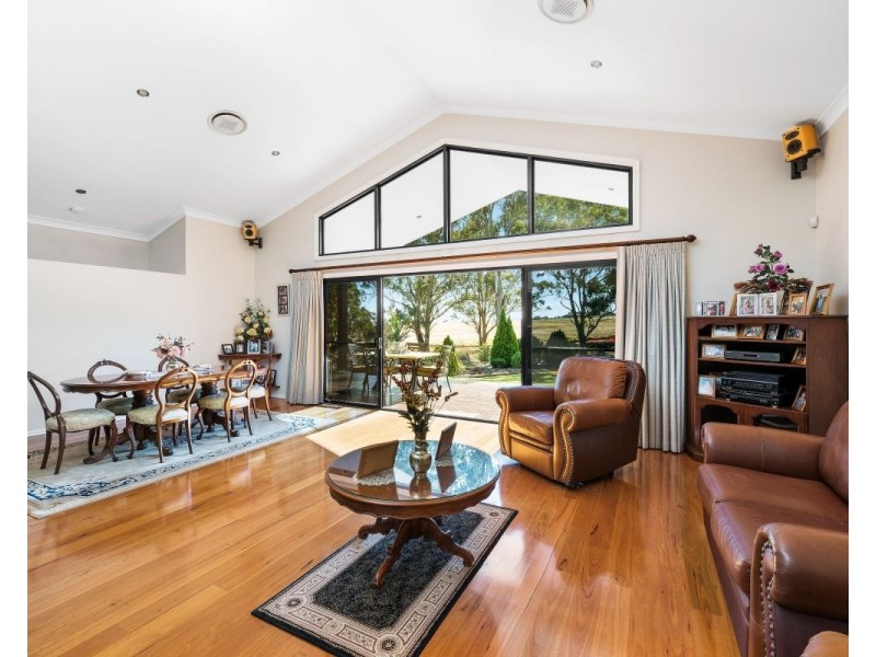 8 Oakdale Place, Highfields QLD 4352