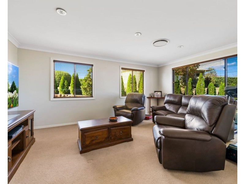 8 Oakdale Place, Highfields QLD 4352