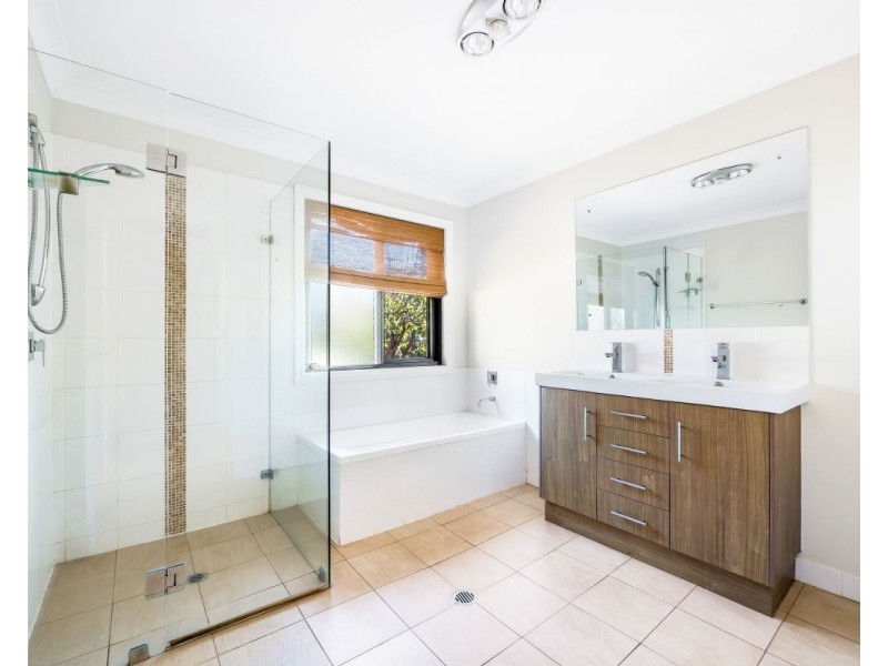 8 Oakdale Place, Highfields QLD 4352