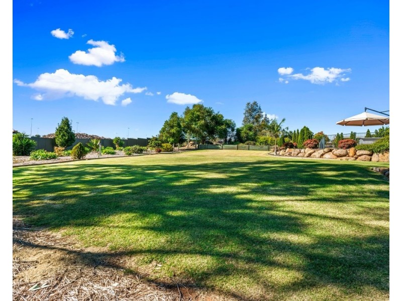 8 Oakdale Place, Highfields QLD 4352