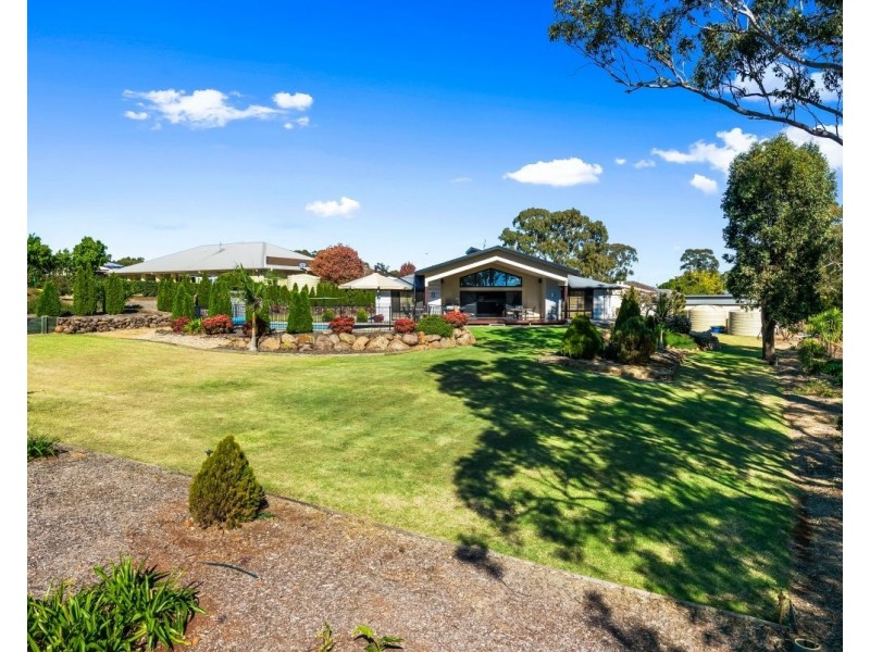 8 Oakdale Place, Highfields QLD 4352