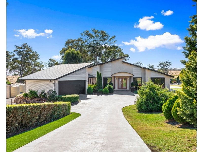 8 Oakdale Place, Highfields QLD 4352