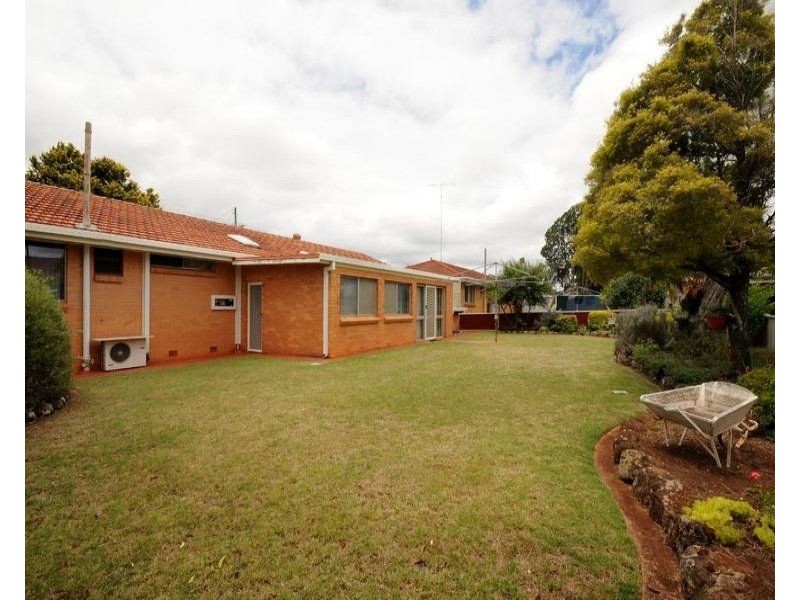 95 Drayton Road, Harristown QLD 4350